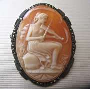 Girl plying on the fiddle - detailed carnelian shell cameo Marked marquisette 800 Silver big brooch/pendant