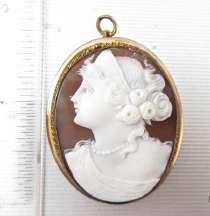 Circa 1910 masterly hand carved dark Sardonyx shell Unmarked Gold plated Silver Brooch/Pendant