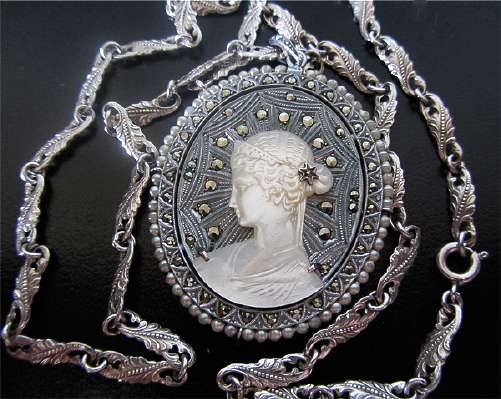 Outstanding Mother Pearl Art Nouveau Pending with Chain & Pearls 935 Sterling Marquisette. Germany. Circa 1910. Museum Quality.