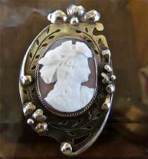 Finely crafted Art Nouveau cameo sardonyx shell circa 1910 Marked STERLING Silver filigree Brooch