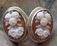 Set of necklace & earrings with image of flowers embedded in 900 Silver with Gold rope bezels Brooch/Pendant & clips