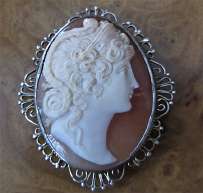 Museum quality Art Nouveau Antique shell - Bottichelly style profile Filigree Silver Brooch from 1900-1910.