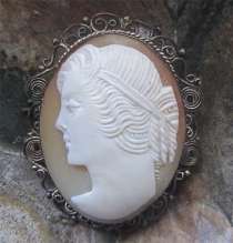 Filigree Vermeil Silver with patina Brooch circa 1910-1920. Art Deco Superiorly hand carved shell signed by the Artist