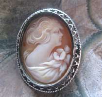 Very well executed shell - portrait of cute girl from the 1920th Unmarked filigree Silver Brooch
