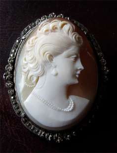 Vintage Sterling Silver (no marks) Genuine Shell Carved Cameo Brooch Pendent Marquisette, with the gold rope around. Signed