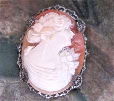 Intricately carved Antique Shell from the 1920th Filigree unmarked Silver Sterling Brooch