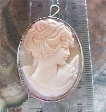 Big Italian hand carved Beauty shell from Torre dell Greco Marked 800 Silver & Gold brooch/pendant circa 1960.