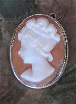 Circa 1930-1945 well hand carved shell Signed by the Artist. Marked petite sterling silver filigree brooch/pendant. Italy
