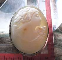 Stylish carved shell - Art Deco girl from 1915 - 1930 Big unmarked Vermeil Silver Brooch/Pendant