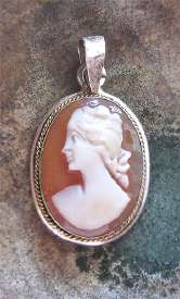 Petit hand carved portrait circa 1940th Unmarked Silver/Gold pendant.