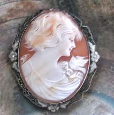 Great Post-Edwardian filigree Silver Cameo Brooch Well hand carved Carnelian shell circa 1925-1935