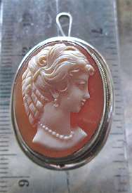 Great hand carved profile circa 1950th marked 800 Silver/Gold brooch/pendant.