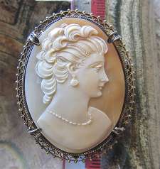 Great 925 marked filigree Vermeil Silver/Gold Brooch/Pendant Big WWII times well hand carved light Beauty shell.