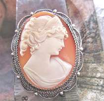 Signed by the Carver, Carnelian Shell Beauty from the 1915-1925 The Big 129 GE 800 marked filigree Silver Brooch/Pendant.