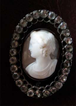 Roman Empire ( 2 century A.C.) Silver Cameo XVII century with white Crystal (glasses)