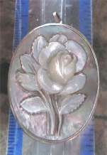 Well carved Italian Mother Pearl Vintage from 1940th - 1950th Bouquet of Roses in 800 Silver/Gold Brooch/Pendant.
