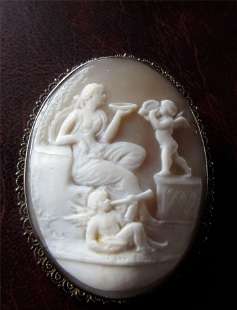 Mythology scene of Venus party with 2 Cupids Sardonyx Cameo Vermeil Silver Brooch & Pendant Bezel circa 1890, by Cannetelle.