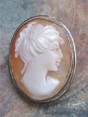 Great hand carved Carnelian shell from the 1915-1930 800 marked Gold/Silver brooch/pendant.