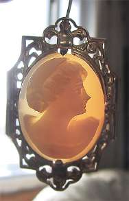 Edwardian/Post Edwardian hand carved and signed shell portrait Embedded in the Vermeil Silver/Gold from 1915-1935