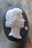 Post Edwardian profile circa 1915-1940 Hallmarked STERLING Silver with patina Brooch.