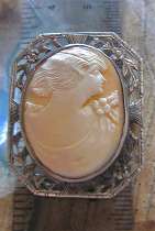Carved/signed light Sardonyx shell circa 1910th Sterling Filigree Silver brooch (fixed pin)