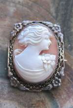Great Carved/signed shell circa 1930th Patina Silver/Gold Filigree brooch.