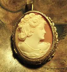 Greatly hand Carved Carnelian shell 1935-1955 Beauty. Decorative 800 Silver/Gold Vermeil Brooch/Pendant.
