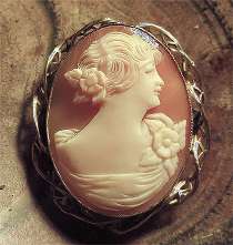 Hand carved & signed shell - girl from 1920th-1930th Unmarked filigree Decorative Art Deco Vermeil Silver Brooch