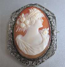 Ceres Goddess of Fertility - Quality carved shell from 1910th-1920th Big unmarked filigree Decorative Silver/Vermeil Brooch.