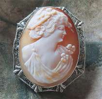 Hand carved/signed Conch shell - 1920th - 1930th female Unmarked filigree Decorative Sterling Silver(?) Brooch.