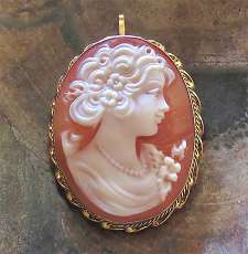 Hallmarked 925 Silver with Gold Brooch/Pendant Quality modern hand carved Carnelian shell.
