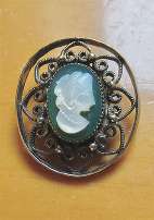 Circa 1940th lady - hand carved Mother Pearl/Agate. WELLS STER - Silver Vermeil filigree Brooch.
