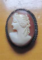 Circa 1940th - well hand carved shell left faced lady. 800 Silver/Gold Vermeil w/patina Brooch/Pendant.