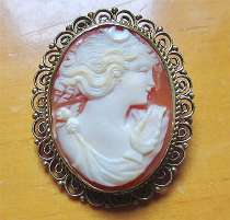 Great hand carved/signed Carnelian shell - Muse from 1930th Filigree Decorative Vermeil Silver/Gold Brooch/Pendant.