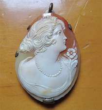 Museum hand carved - girl from 1920th - 1930th Unmarked Art Nouveau traced Silver pendant