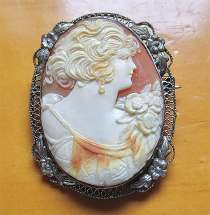 Greatly hand carved/signed shell - 1910th - 1930th female Unmarked filigree Decorative Silver Brooch.