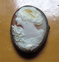 Hallmarked STEARLING 1950 - 1970 Brooch Superiorly hand carved Beauty Conch shell