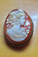 Great hand carved/signed shell circa 1990th - 2010th Silver/Gold brooch/pendant.