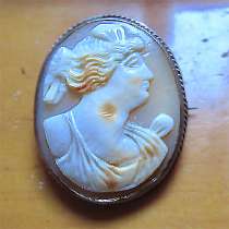 Well hand carved Goddess Psyche Multicolored shell Unmarked Silver/Gold Brooch circa 1900th - 1910th