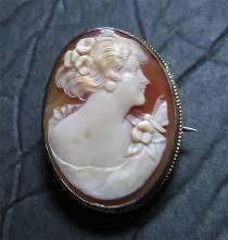Best hand carved and signed Beauty in conch shell Vermeil Silver/Gold Brooch circa 1920th - 1930th