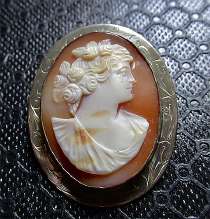 Best hand carved and signed Beauty/Bacchante(?) in conch shell Vermeil Silver/Gold (lost) engrave Brooch circa 1910th - 1930th