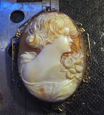 Great hand carved/signed Carnelian shell - Beauty from 1930th Filigree Decorative Vermeil Silver/Gold Brooch/Pendant.